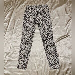 💜 Victoria’s Secret Siren 💜 Mid Rise Leopard Jeans